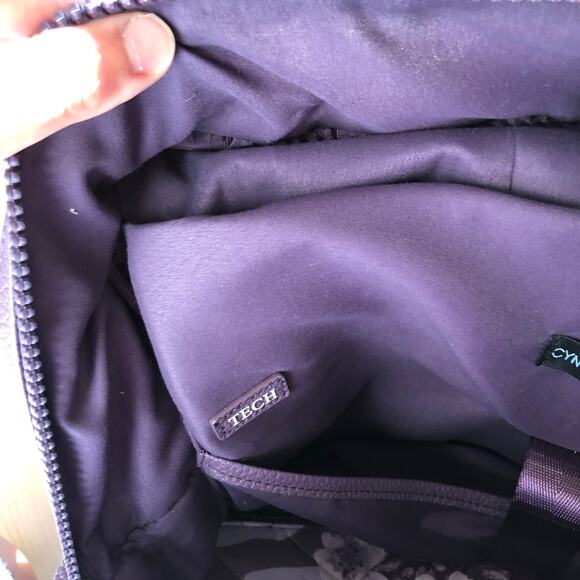 Cynthia Rowley EUC Women's Large Quilted Purple Floral Camo Weekender Bag - Picture 8 of 14